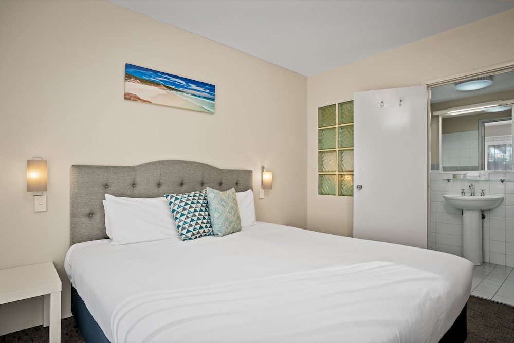 2 Bedrooms, Villa, King and Twin Beds, Beach Front، Broadwater Beach Resort Busselton 2/10