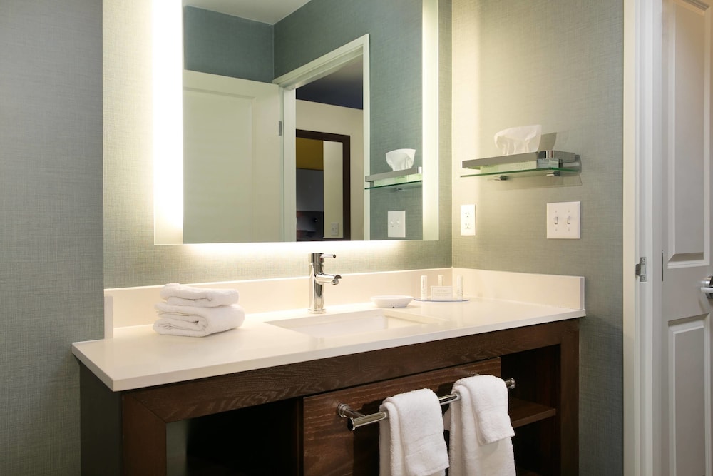 Residence Inn Kansas City At the Legends 6/27