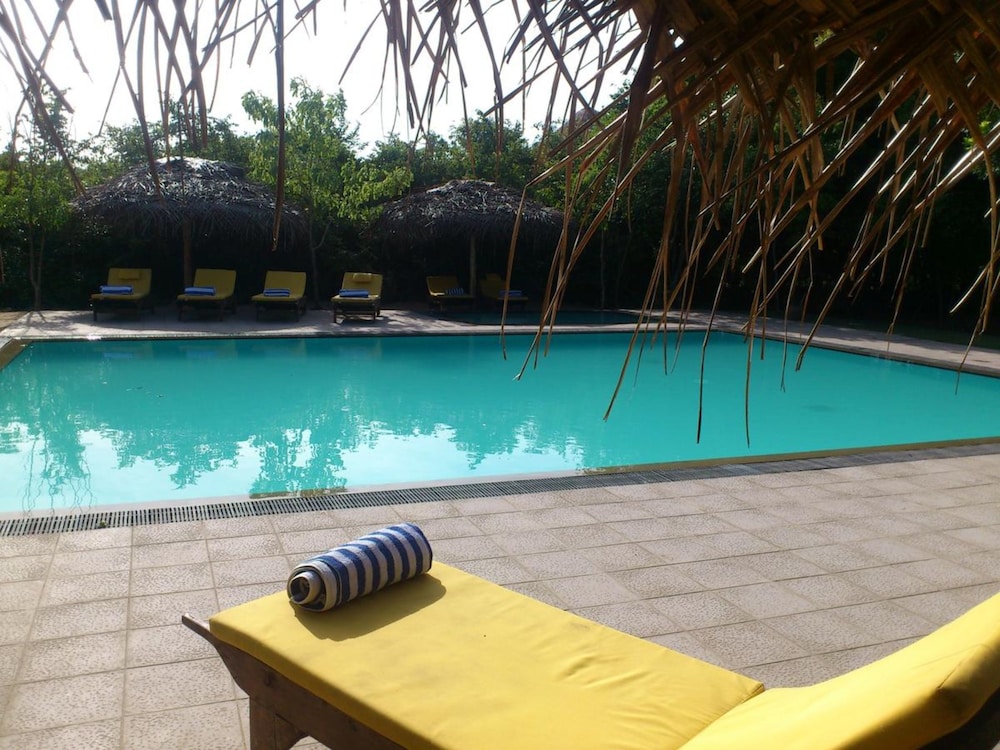 GIMAN FREE BEACH RESORT 44/67
