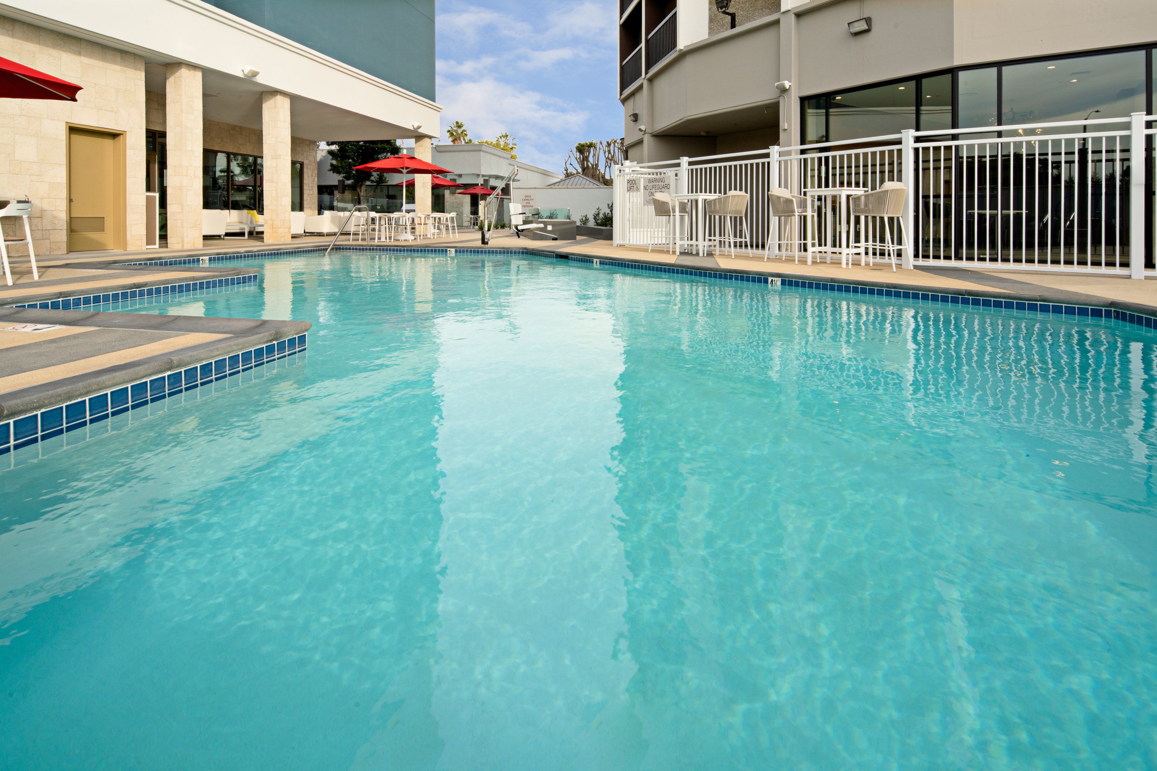 Holiday Inn Long Beach Airport 68/69