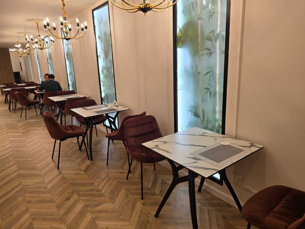 Hotel Adore 54/60