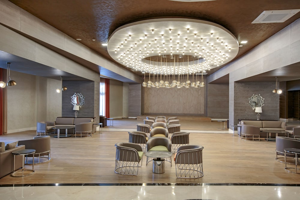 Royal Seginus Hotel 48/68