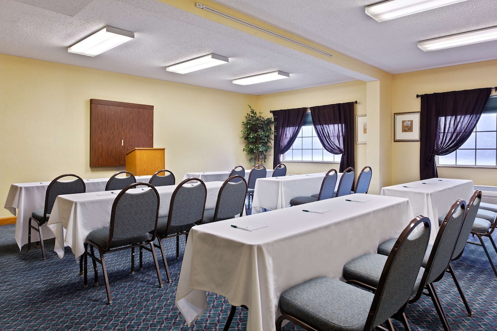 Country Inn & Suites by Radisson, Charlotte I-85 Airport, NC 40/47