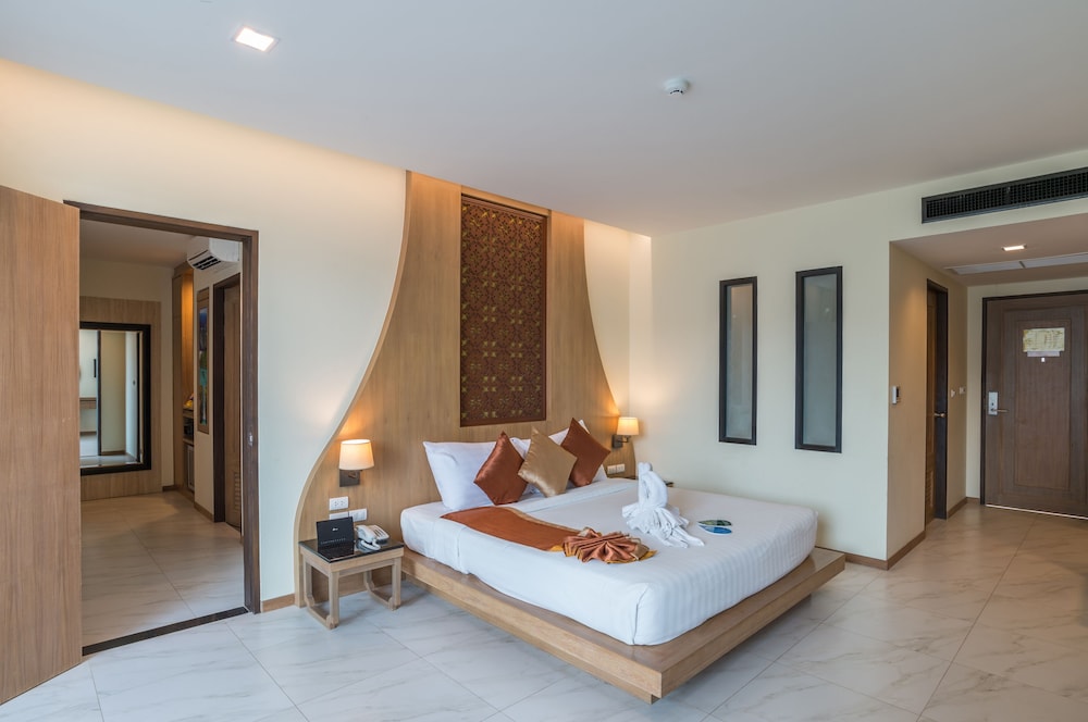 Fantasy, Family, King and Queen Bed