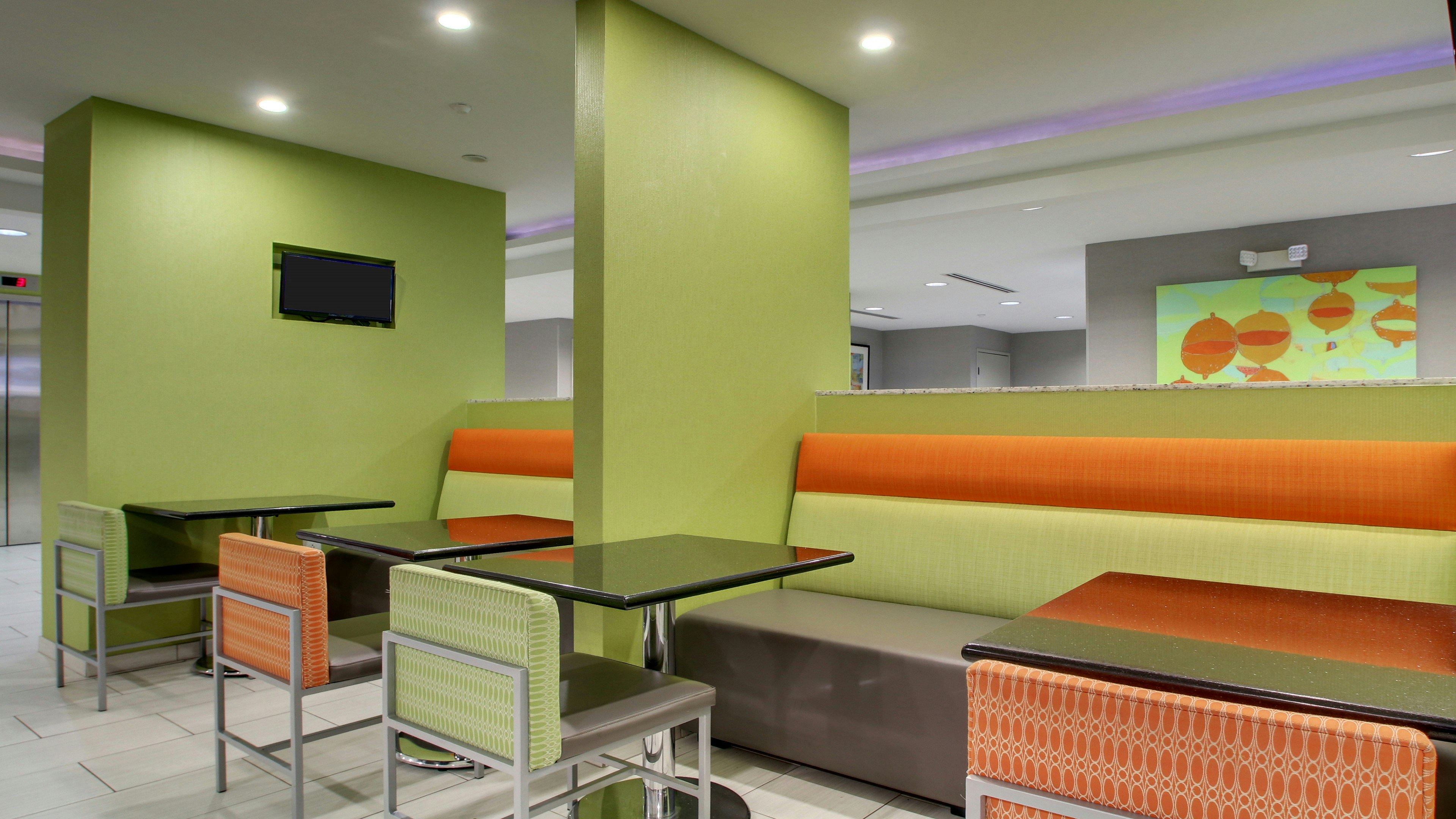 Holiday Inn Express Suites Jackson Downtown Coliseum 33/49