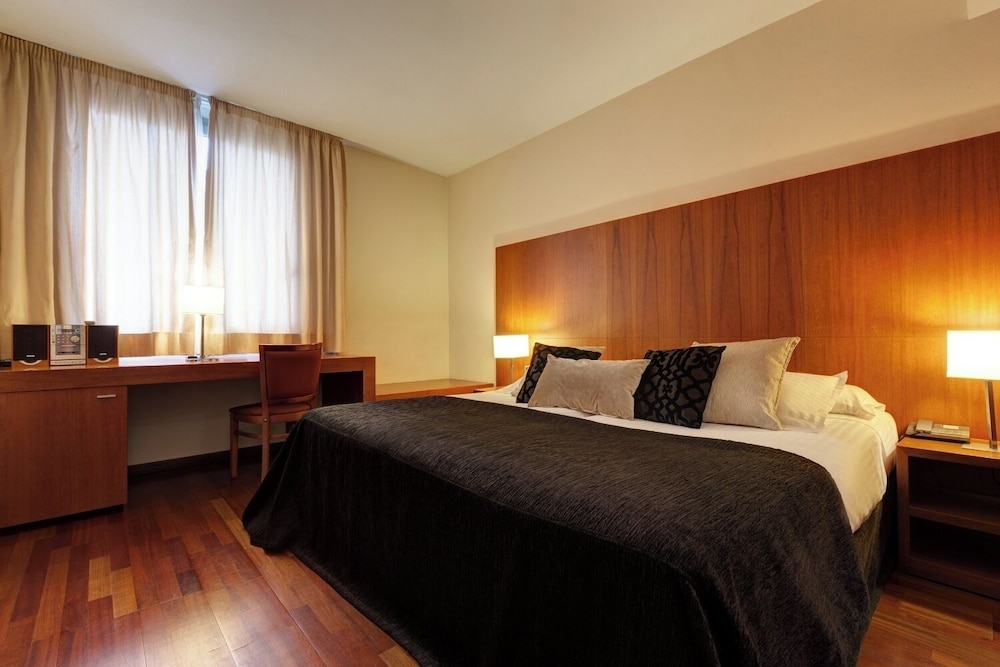 EXECUTIVE, DOUBLE BED