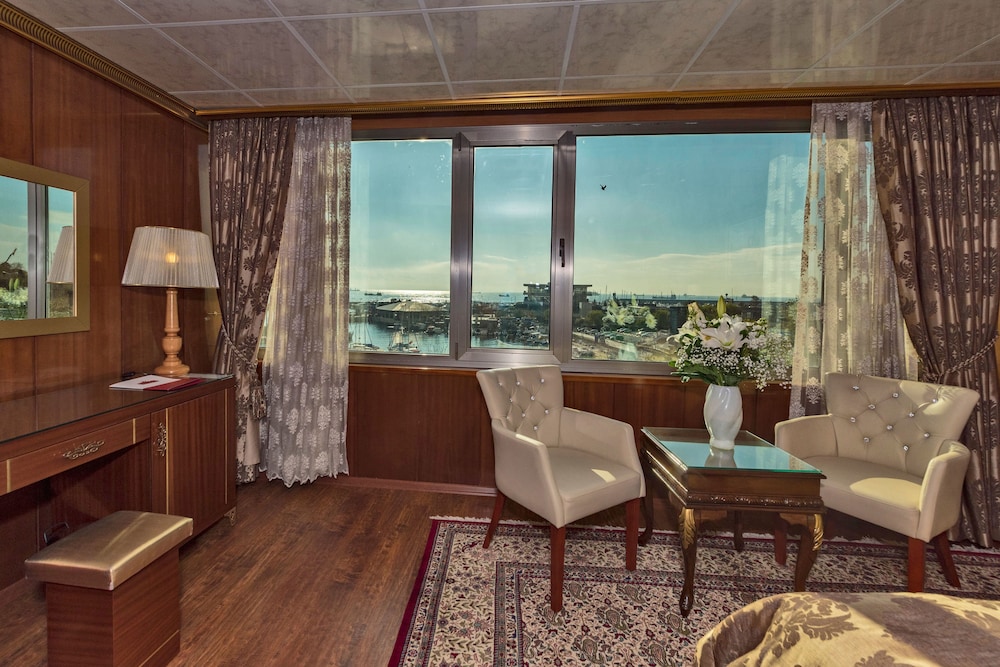 Cevheri S Hotel 37/53