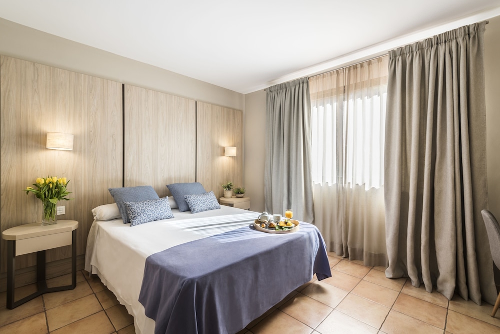 Room, Single, 3 Beds, Pool View, Terrace، Intelier Bonaire 5/9