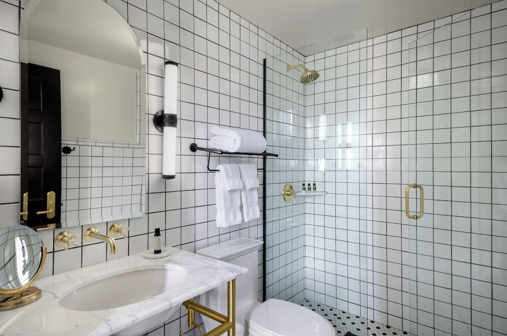 The Avery Hotel 25/25