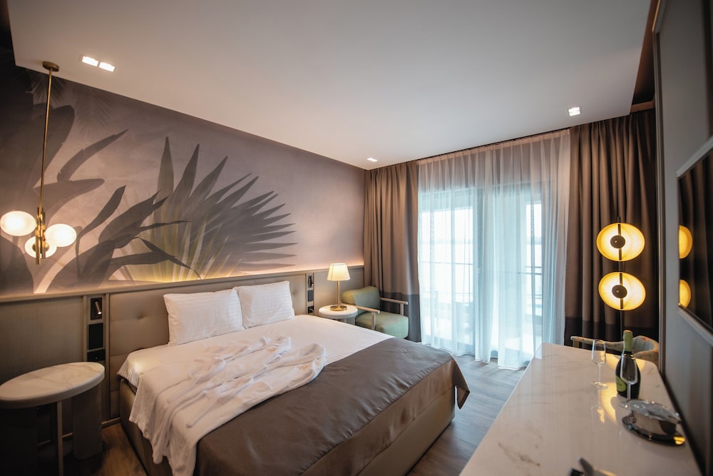 Belinda Hotel 4/19