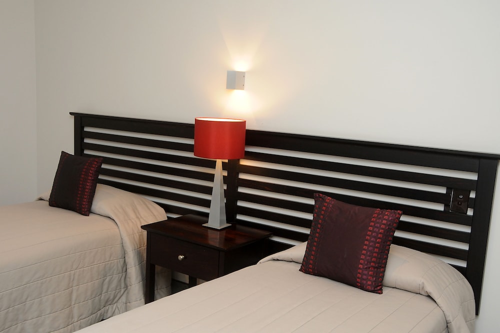 Emerald Hotel 37/45