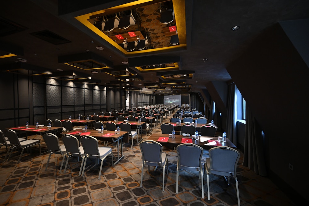 Ramada by Wyndham Erzurum 42/46