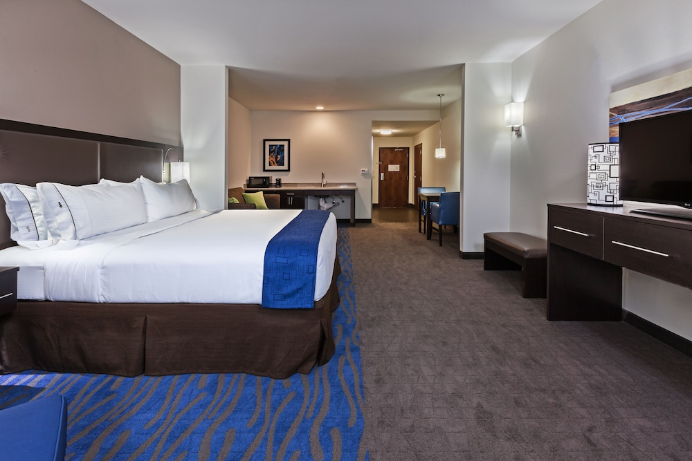Holiday Inn Express And Suites Glenpool Tulsa South 17/52