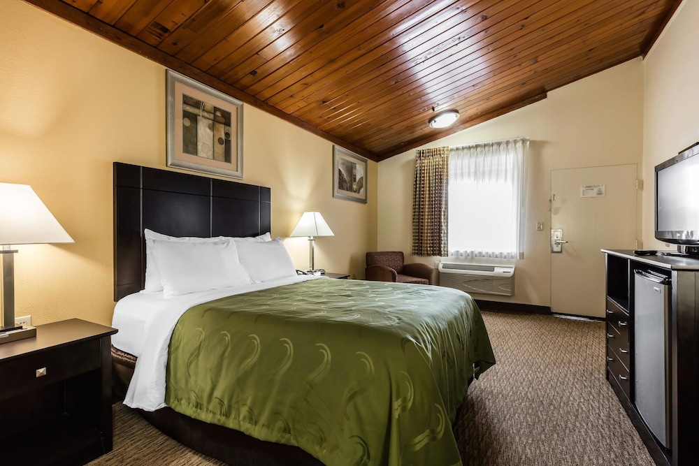 Quality Inn Tullahoma, TN 14/36