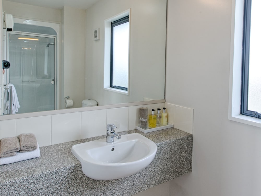 استوديو ثلاثي بسريرين منفصلين وسرير كوين وسرير فردي، Bella Vista Motel Hokitika 8/10