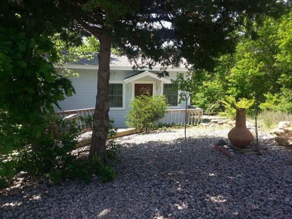 Echo Canyon Manor 64/76