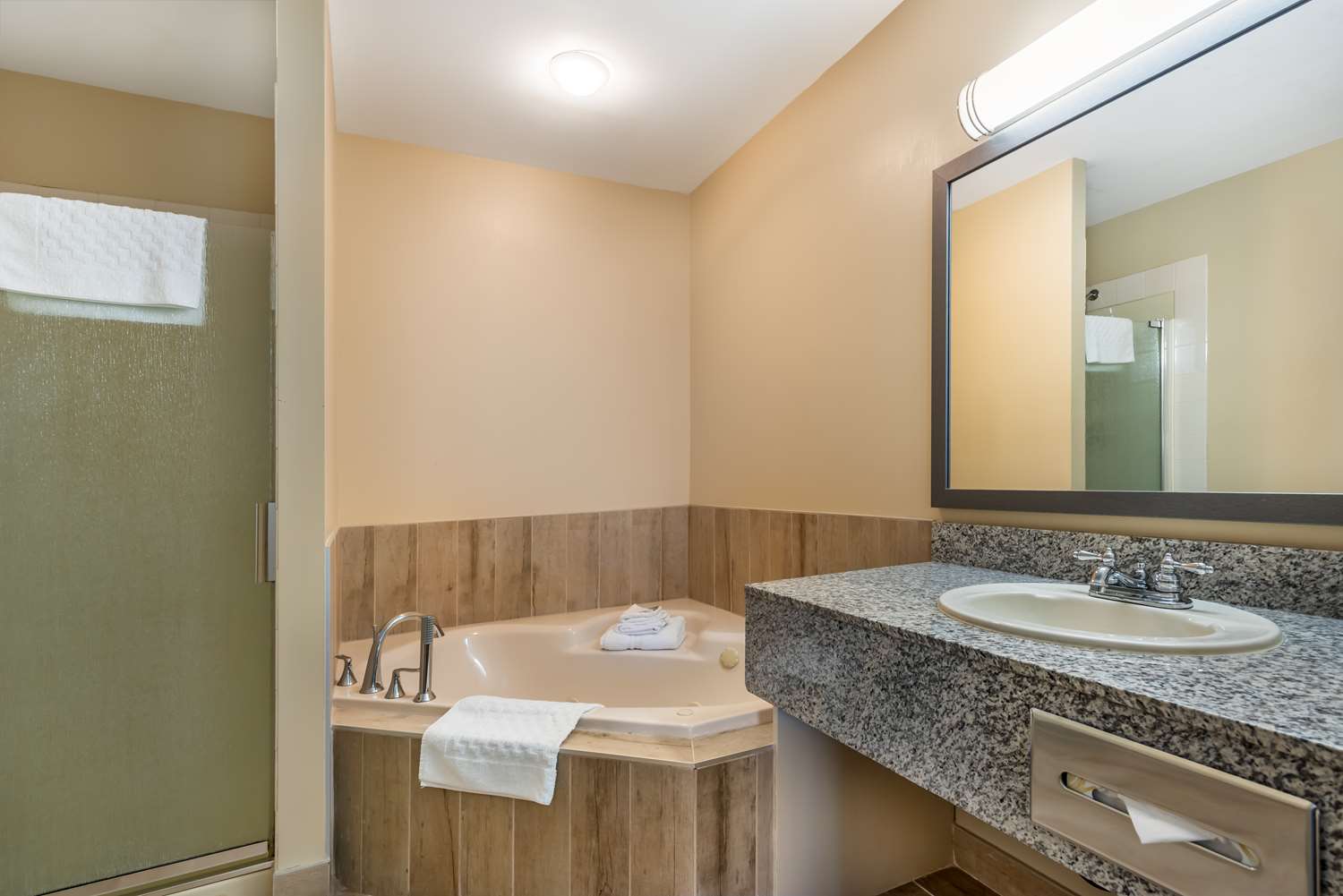 Best Western Strathmore Inn 25/25
