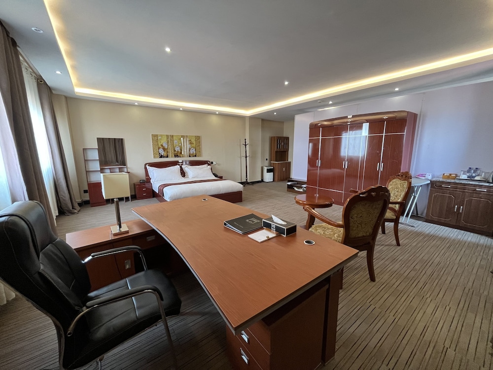 2000 Hotel 40/50