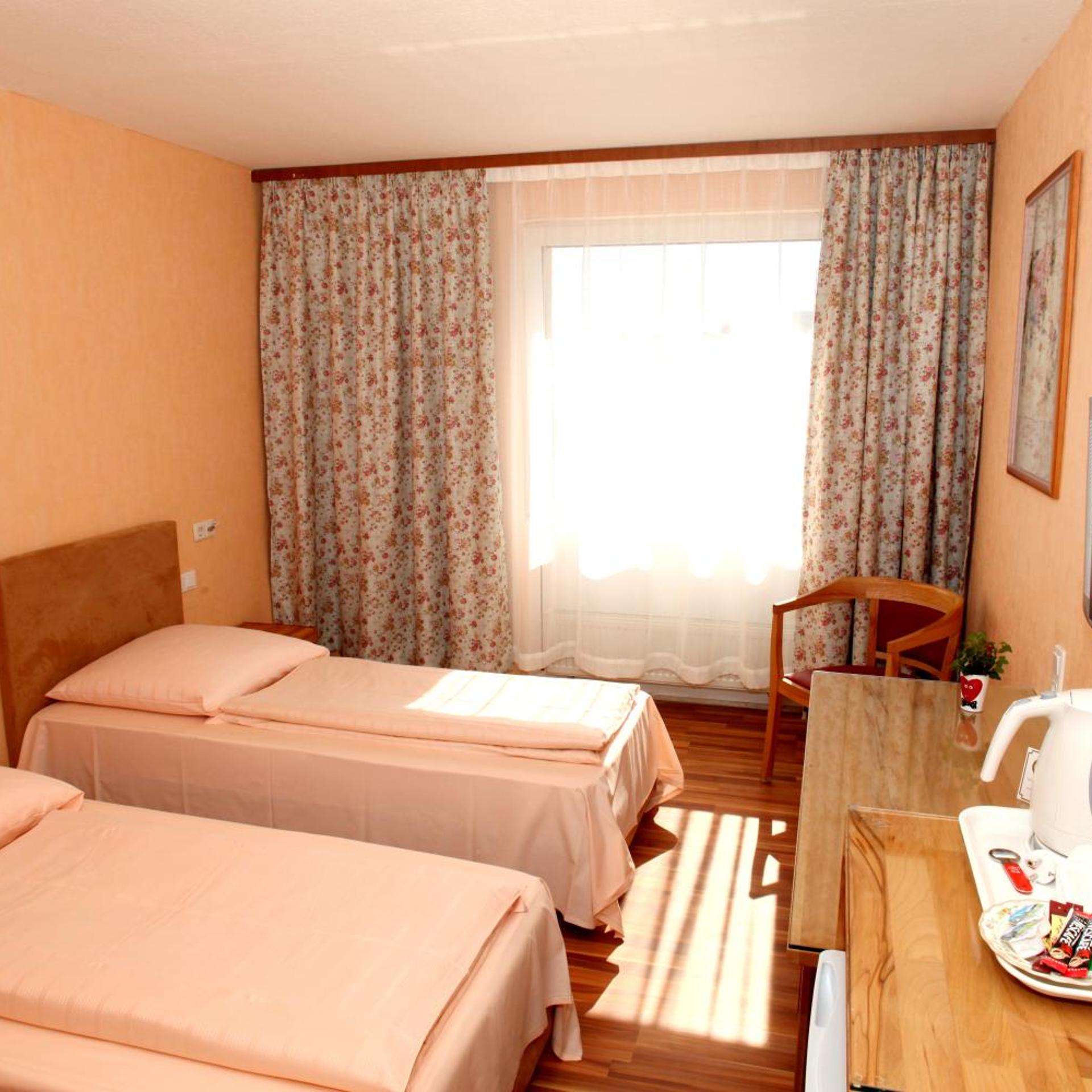 Room, Triple