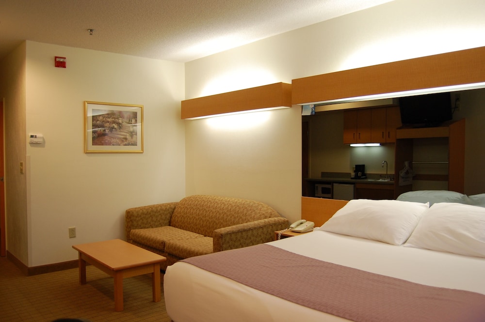 Microtel Inn & Suites by Wyndham Plattsburgh 10/41
