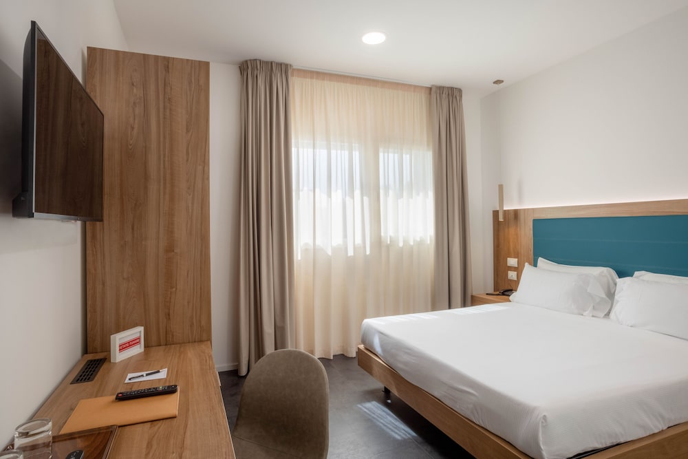 V Hotel 19/54