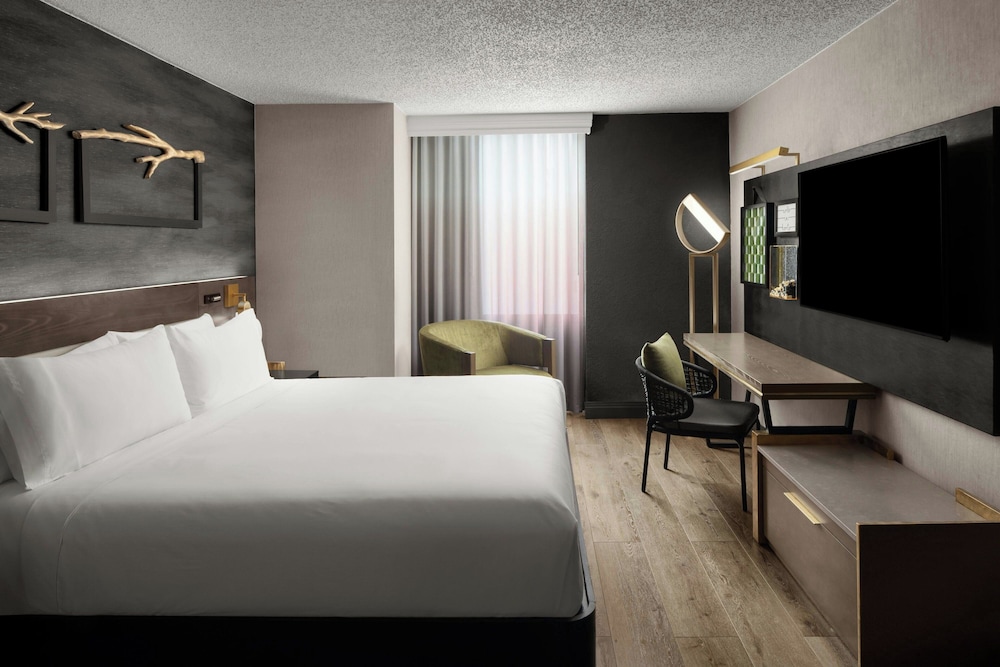 Room at Renaissance Chicago North Shore Hotel, NORTHBROOK - IL