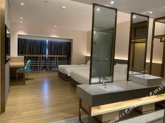 Rich Hotel 26/43