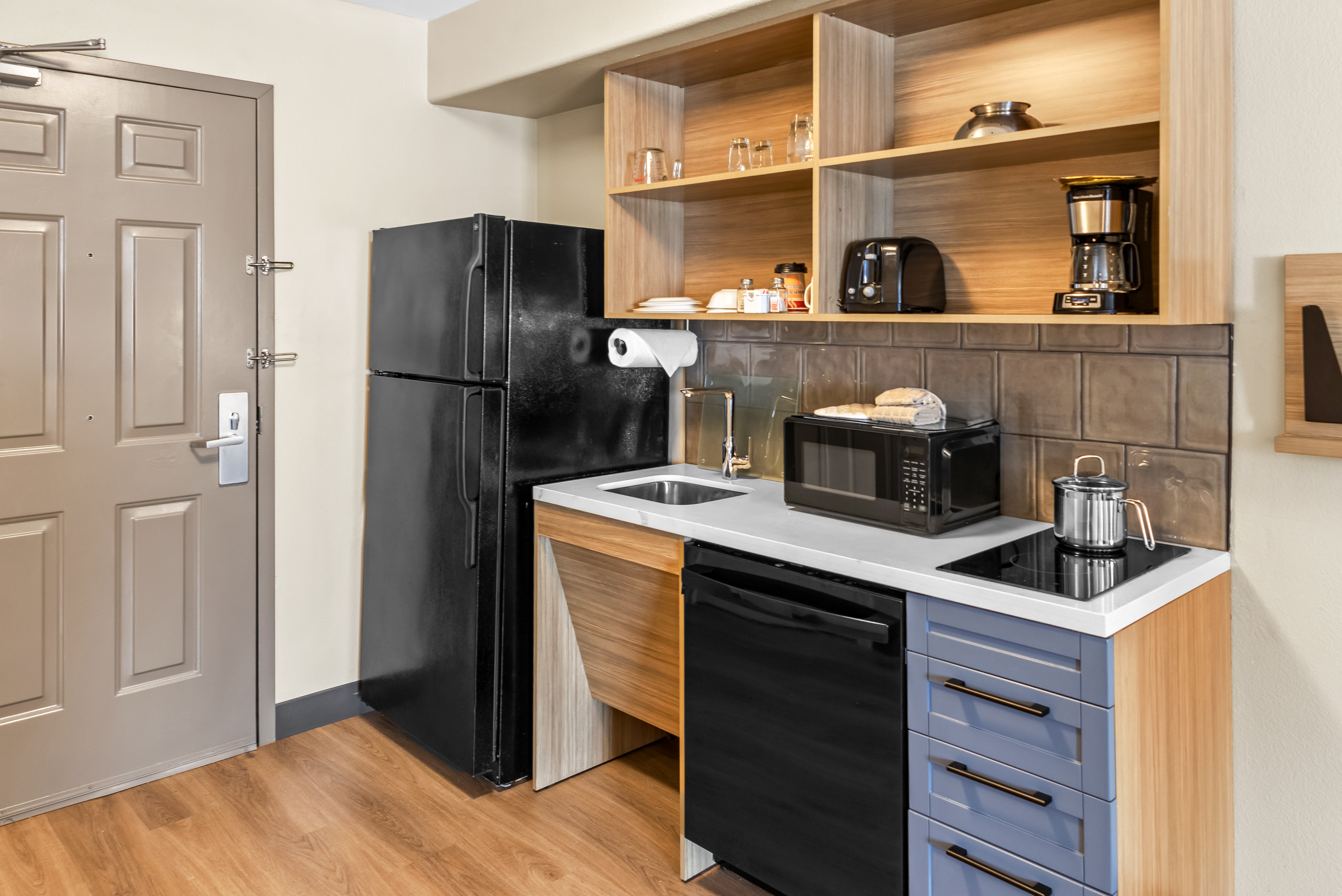 Candlewood Suites Victoria 65/66