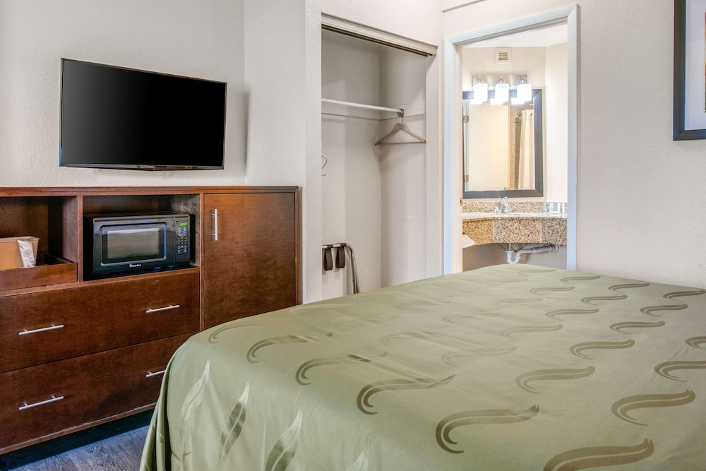 Quality Inn & Suites Jacksonville-Baymeadows 11/42