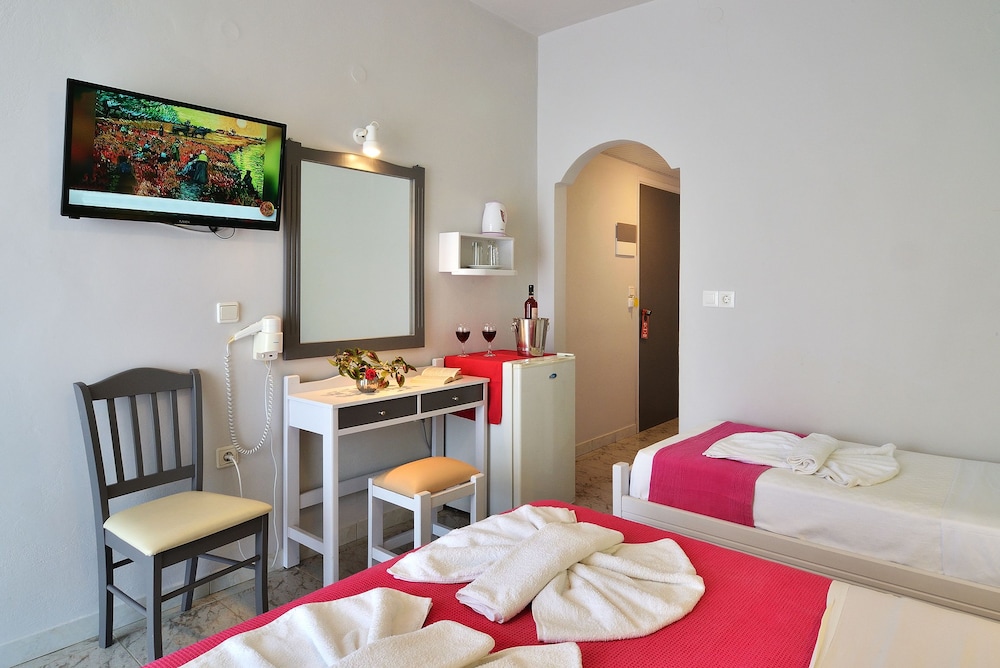 Nereides Hotel 26/38