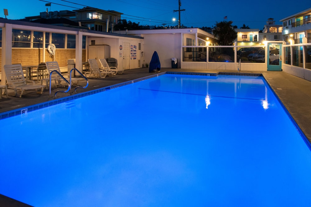 Edgewater Inn And Suites 40/76