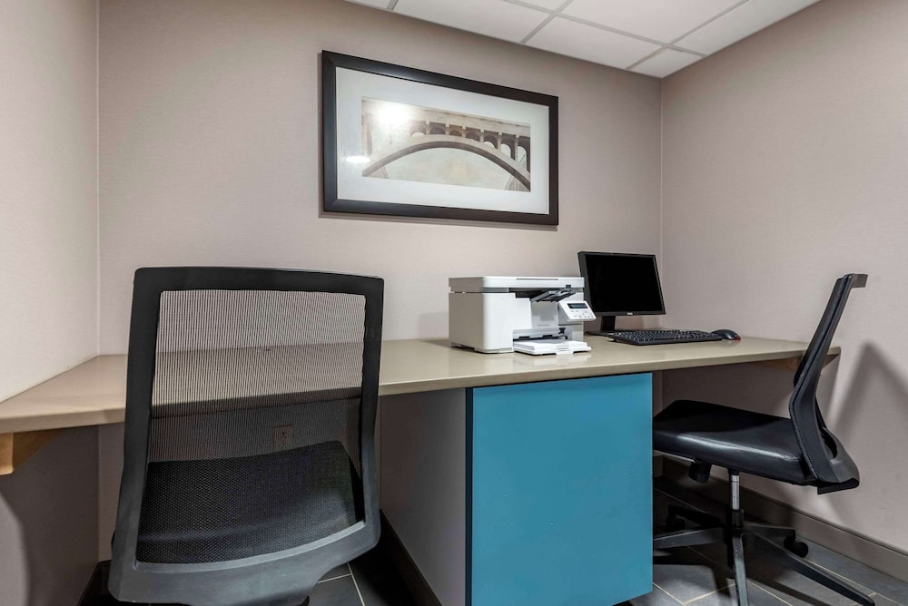 Comfort Inn & Suites Liverpool - Syracuse North 33/41