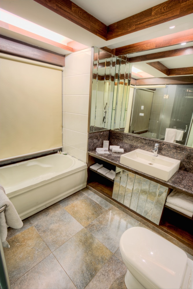 Mercure Chandigarh Tribune Chowk 65/66