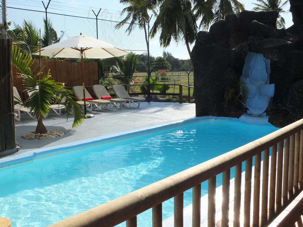 Eden Villa 40/41