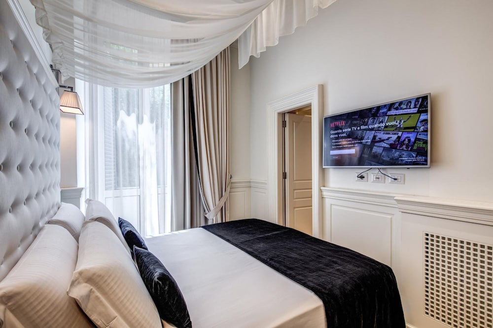DELUXE, DOUBLE BED