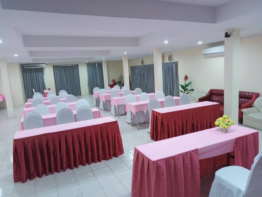 Chumphon Palace Hotel 46/47