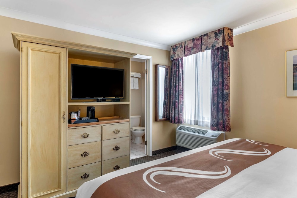 Quality Inn & Suites Garden Of The Gulf 24/46