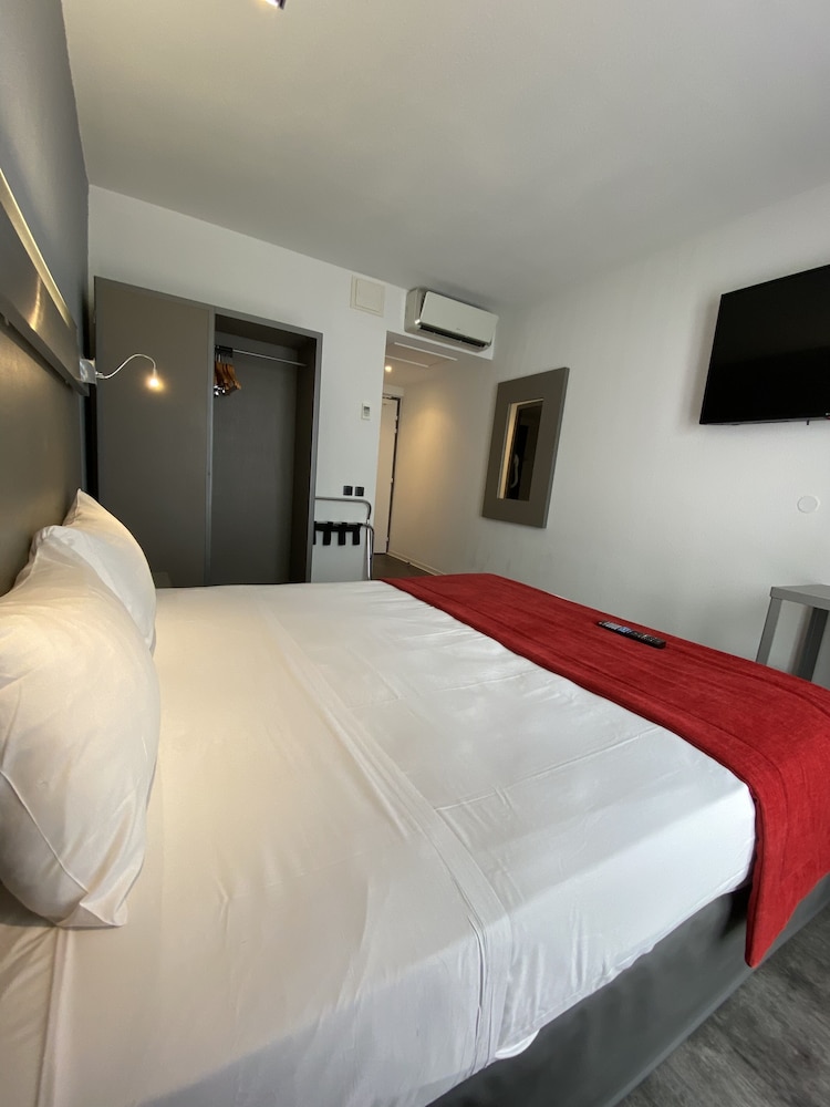 Hotel Les Domes - Perpignan Sud by Hosteletour 16/65