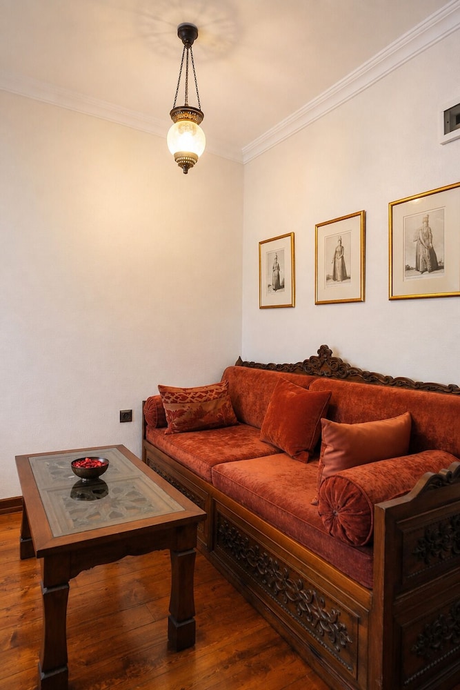 Hotel Sari Konak 28/48