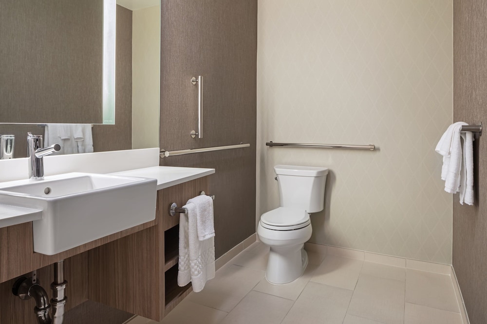 SpringHill Suites by Marriott West Sacramento 39/44