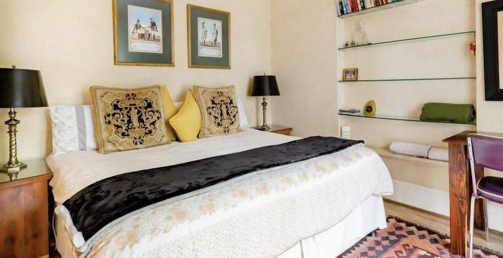 DELUXE, TWIN BEDS