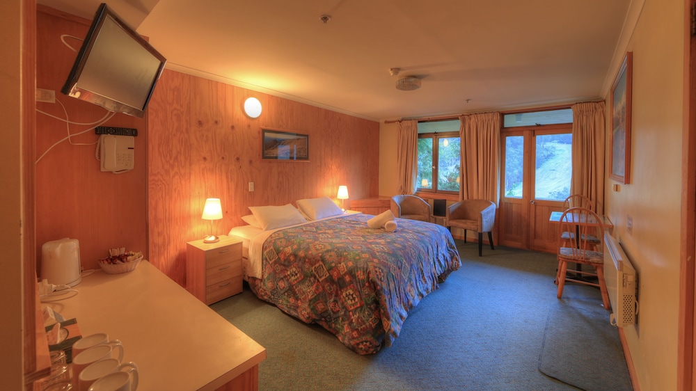 CANDLELIGHT LODGE 21/59