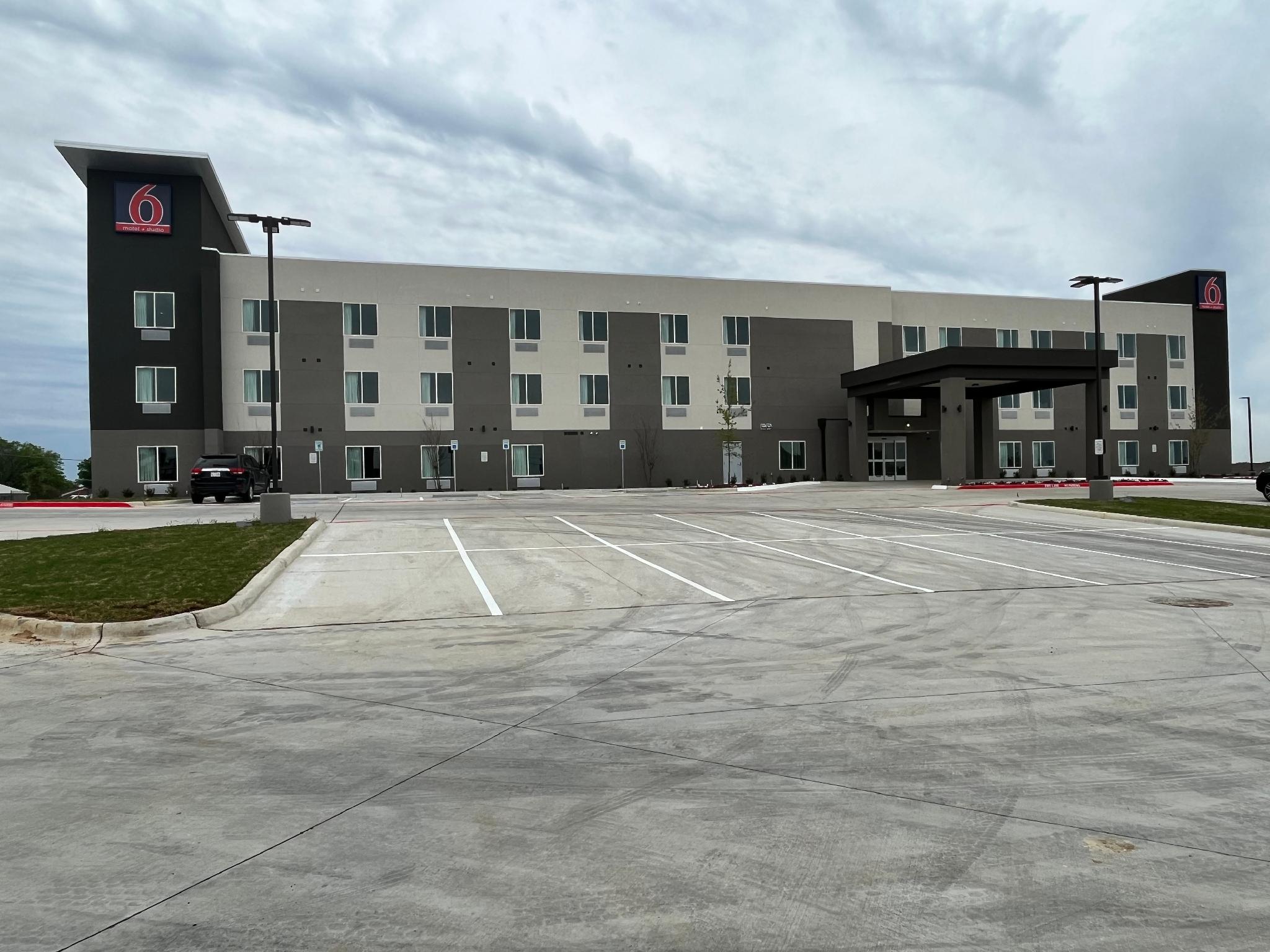 Studio6 Fort Worth, TX - Lake Worth 14/17