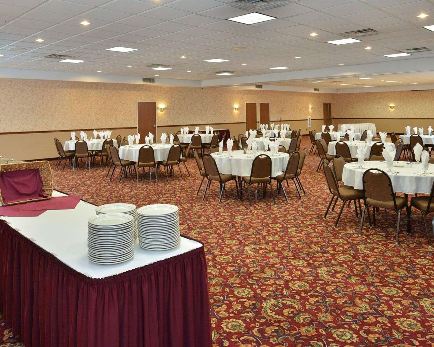 Quality Inn Suites Fort Madison Near Hwy 61 16/21