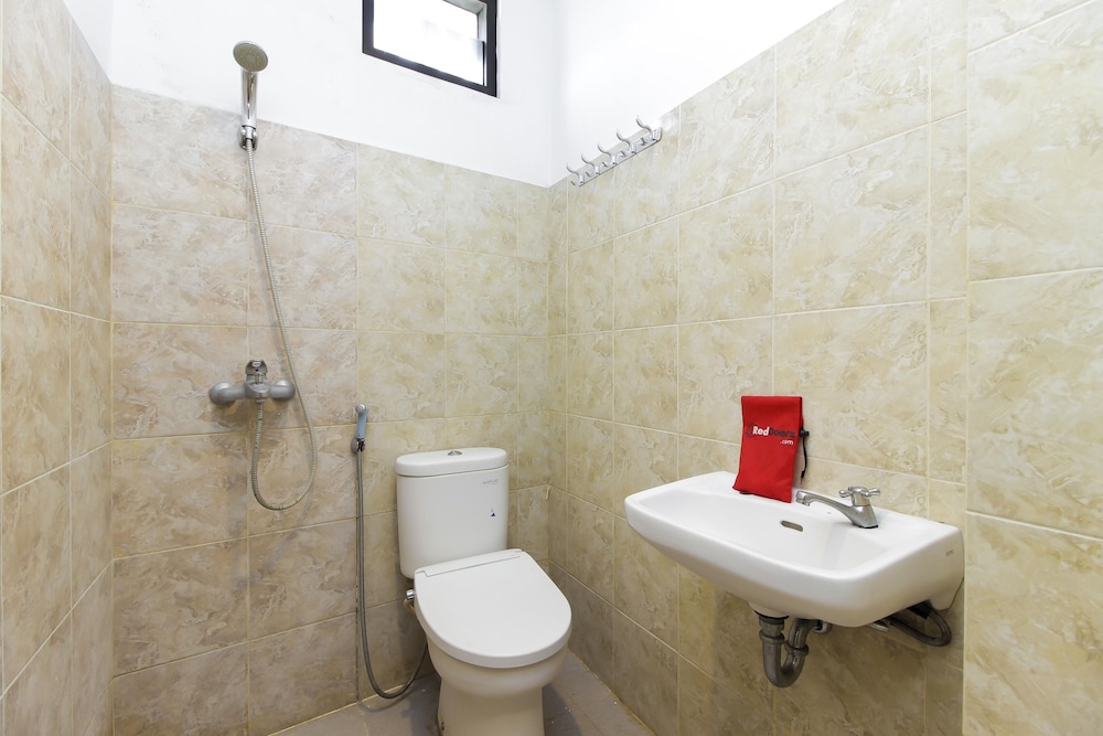 RedDoorz Plus @ Paal 2 Manado (RedDoorz - Elfah Hotel) 41/41
