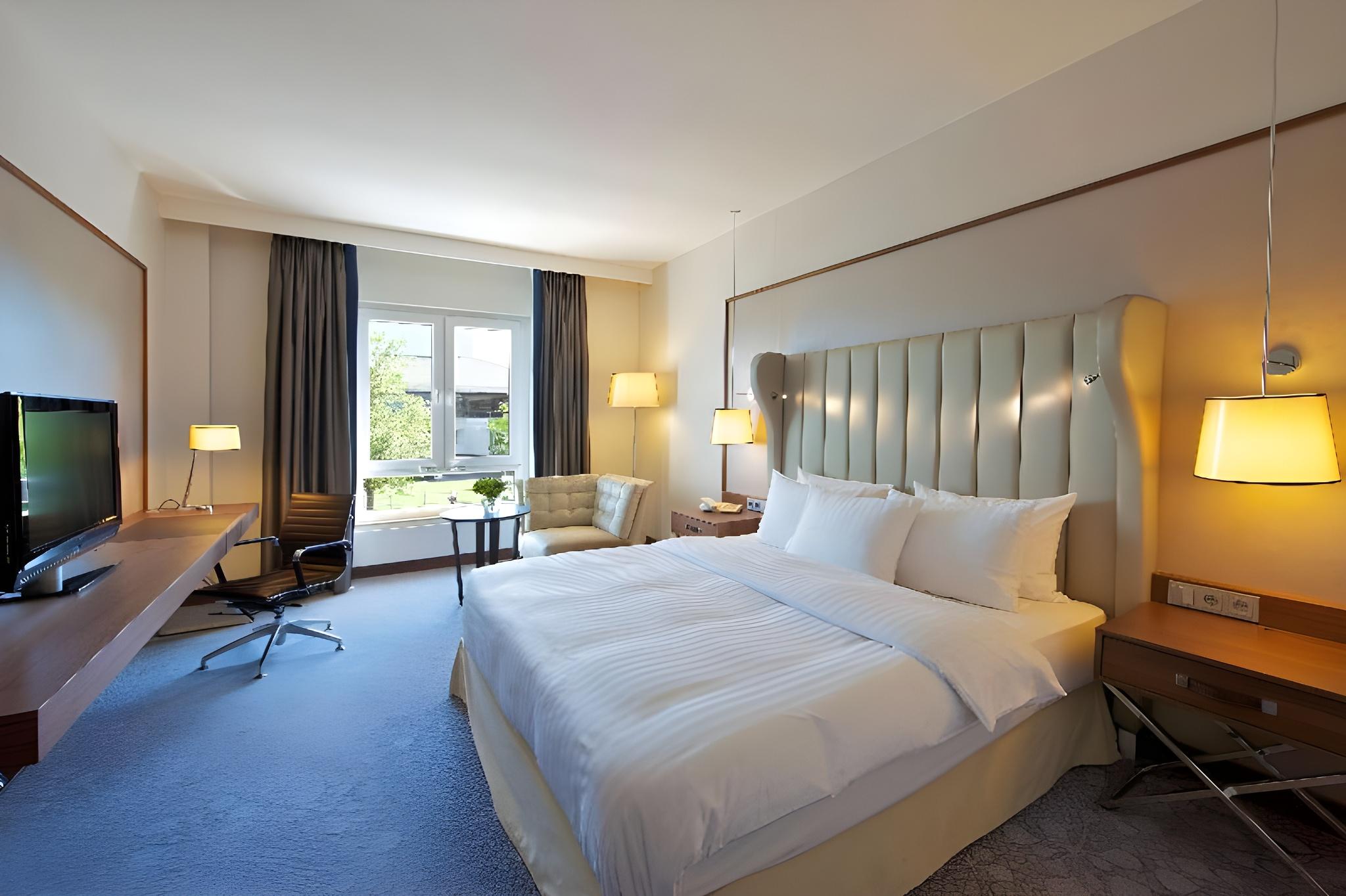 Room, Single, 2 Double Beds