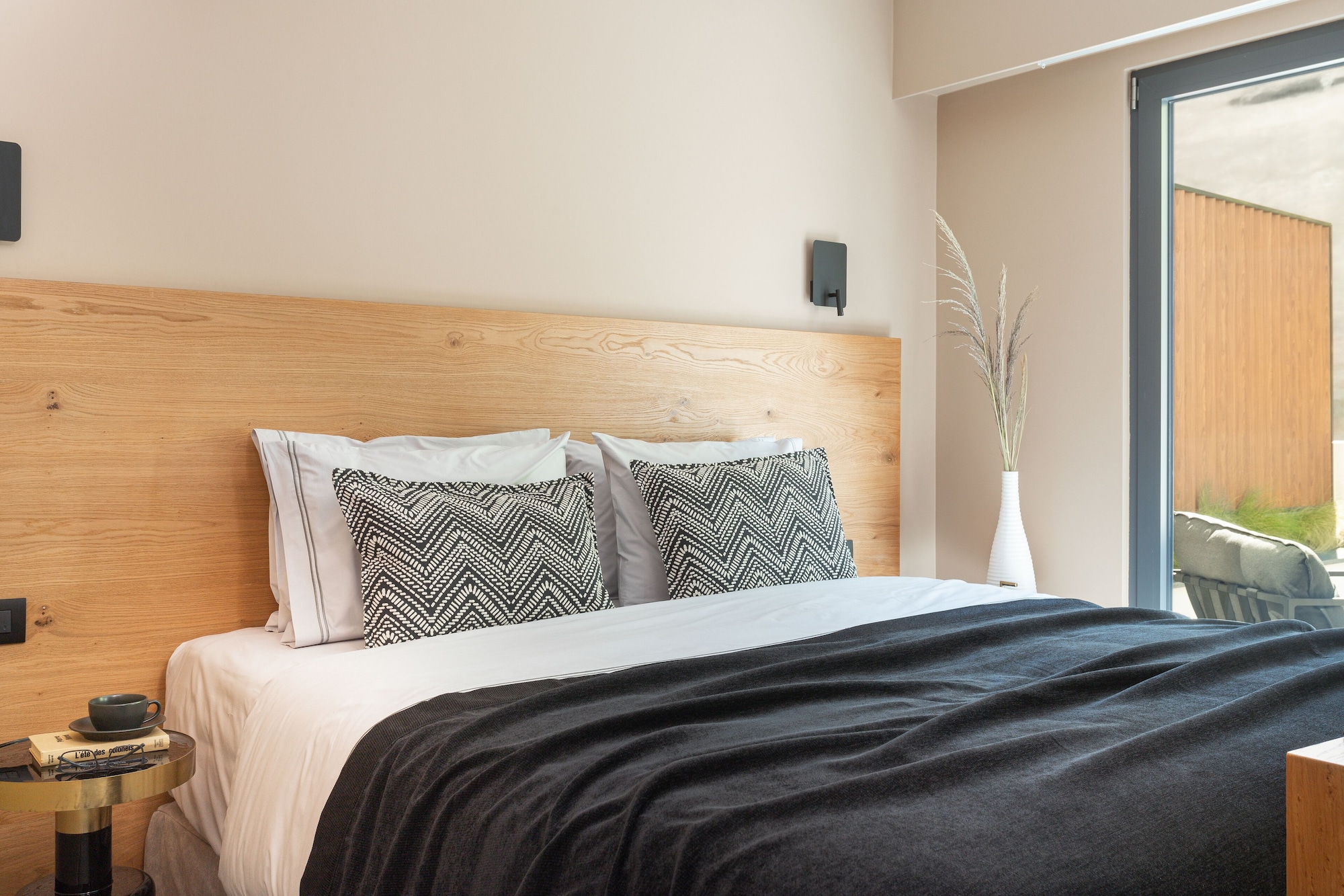 DELUXE, DOUBLE BED