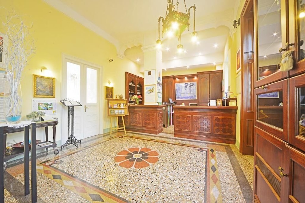 Hotel Villa Astra 2/50