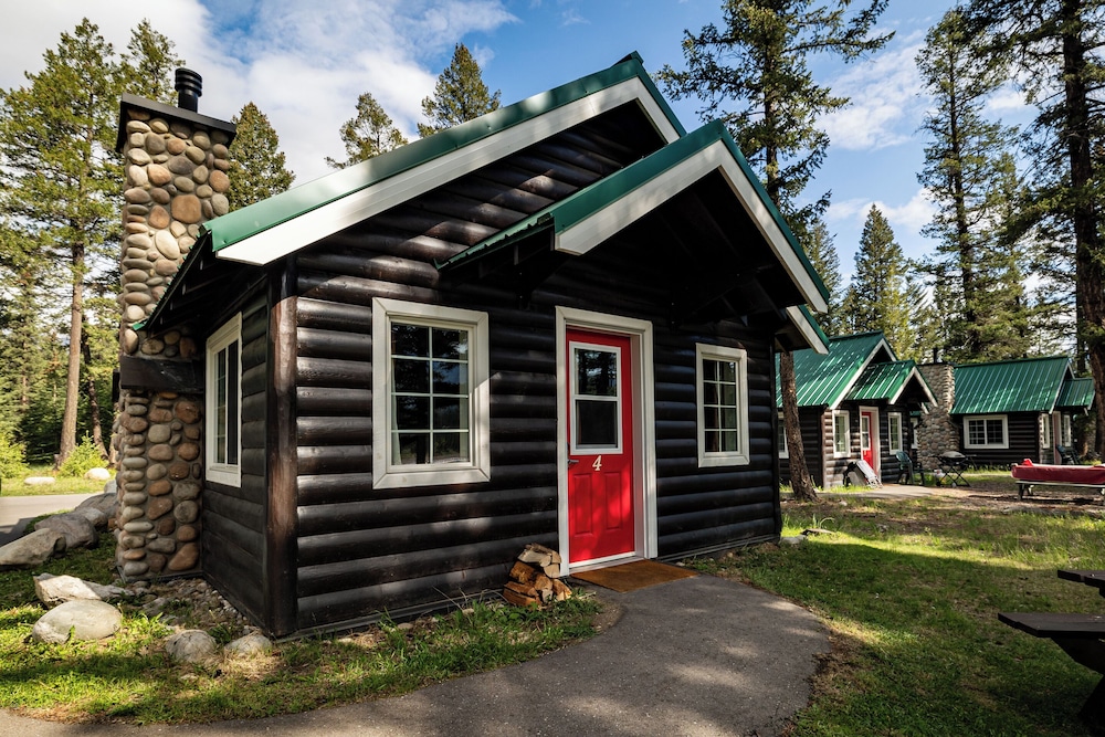 Pine Bungalows 4/50