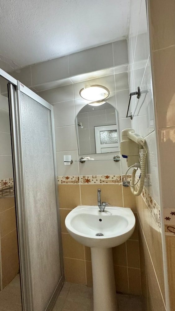 Kartel Hotel 48/50